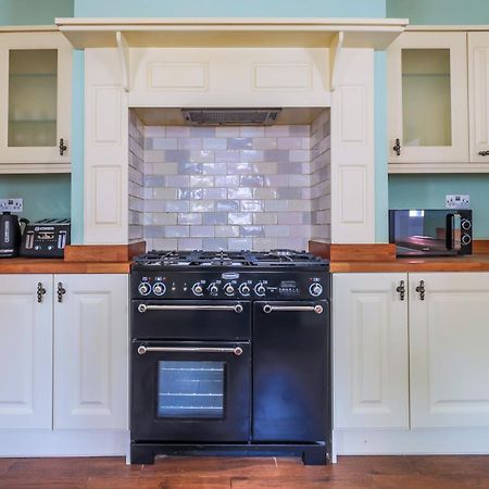 Spacious 4 Bed House In Birmingham, Suitable For Contractors Extérieur photo