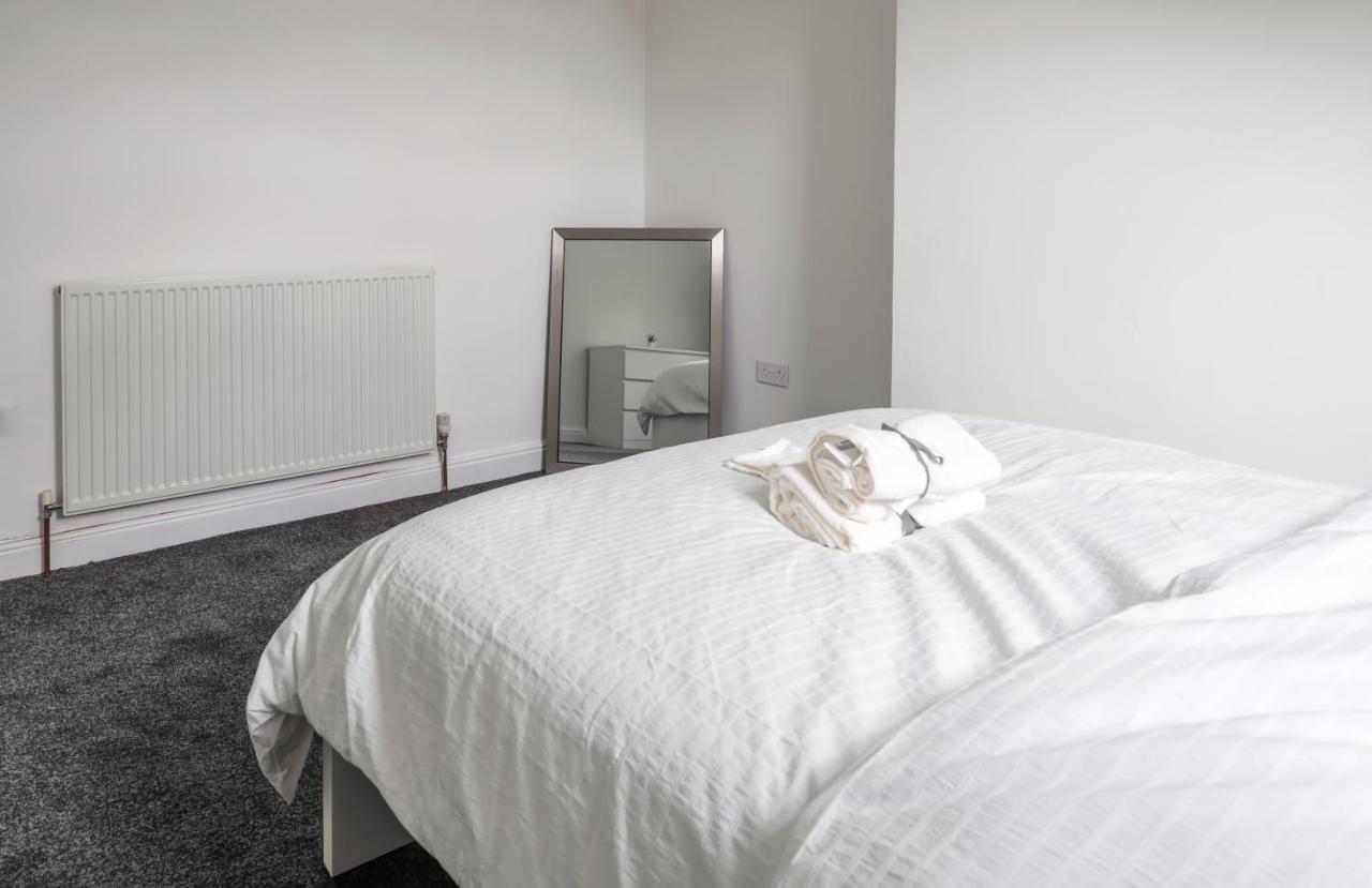 Spacious 4 Bed House In Birmingham, Suitable For Contractors Extérieur photo