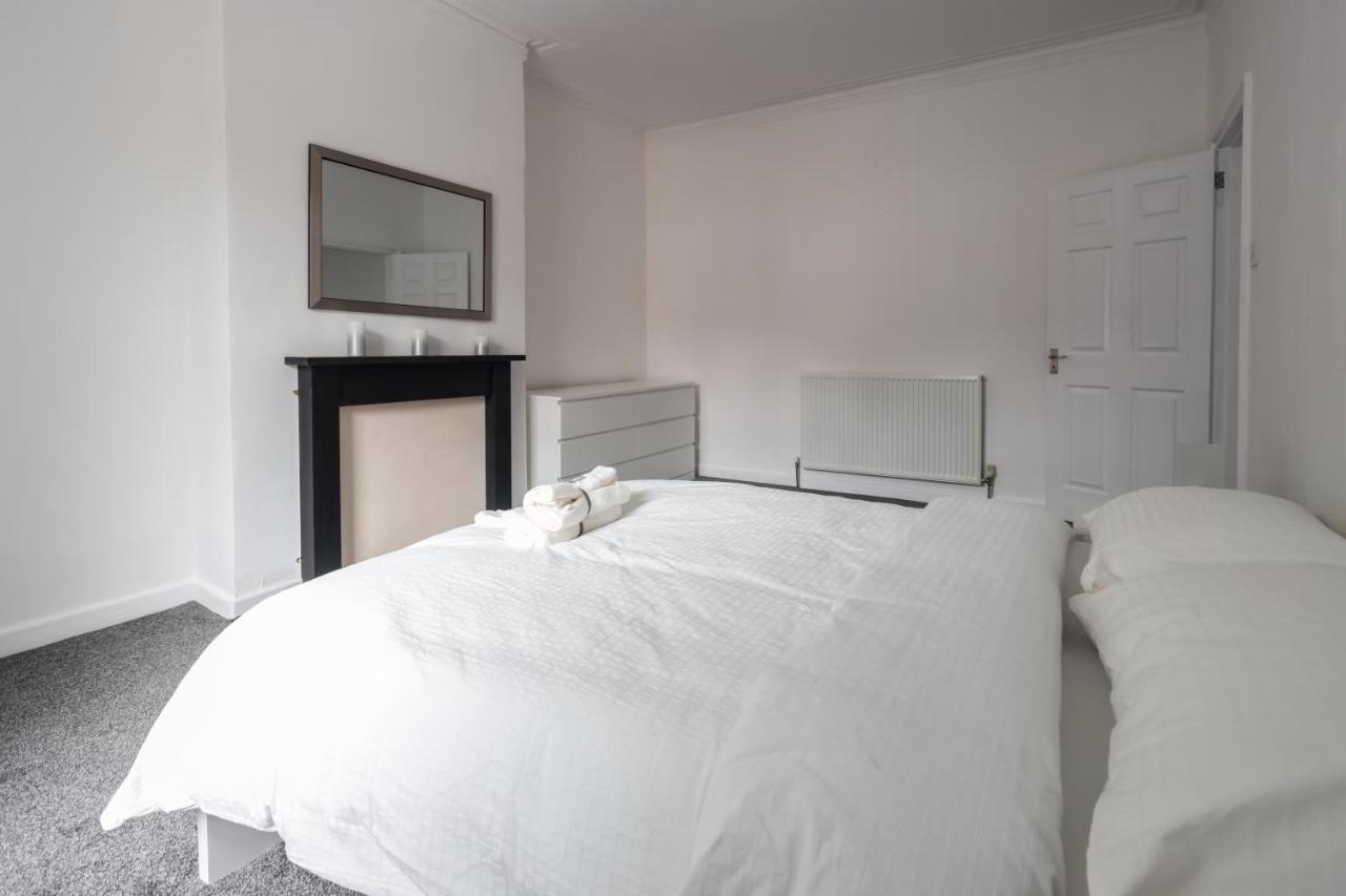 Spacious 4 Bed House In Birmingham, Suitable For Contractors Extérieur photo