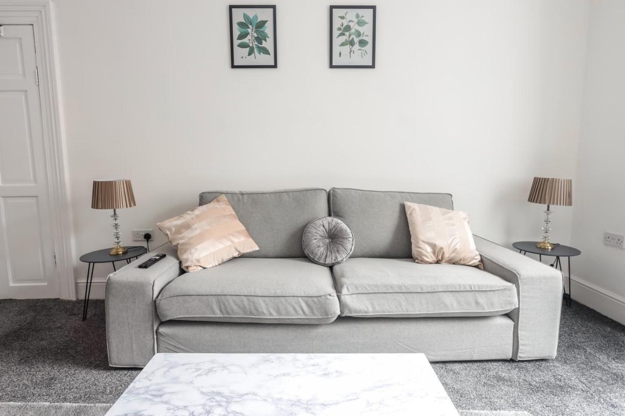 Spacious 4 Bed House In Birmingham, Suitable For Contractors Extérieur photo