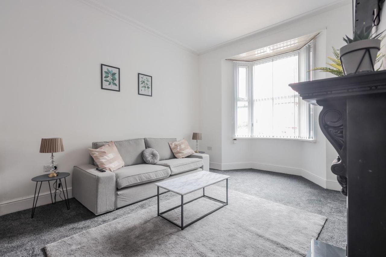 Spacious 4 Bed House In Birmingham, Suitable For Contractors Extérieur photo
