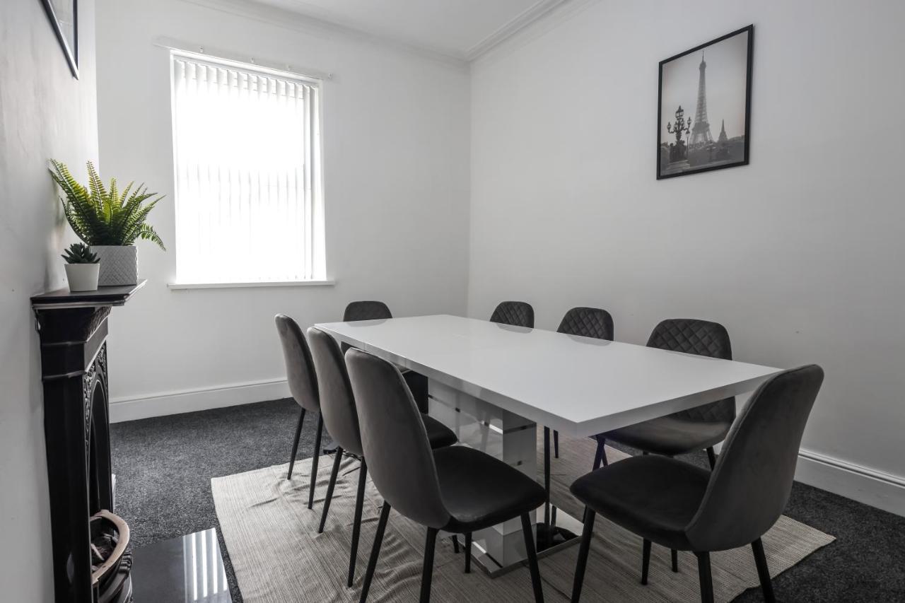 Spacious 4 Bed House In Birmingham, Suitable For Contractors Extérieur photo
