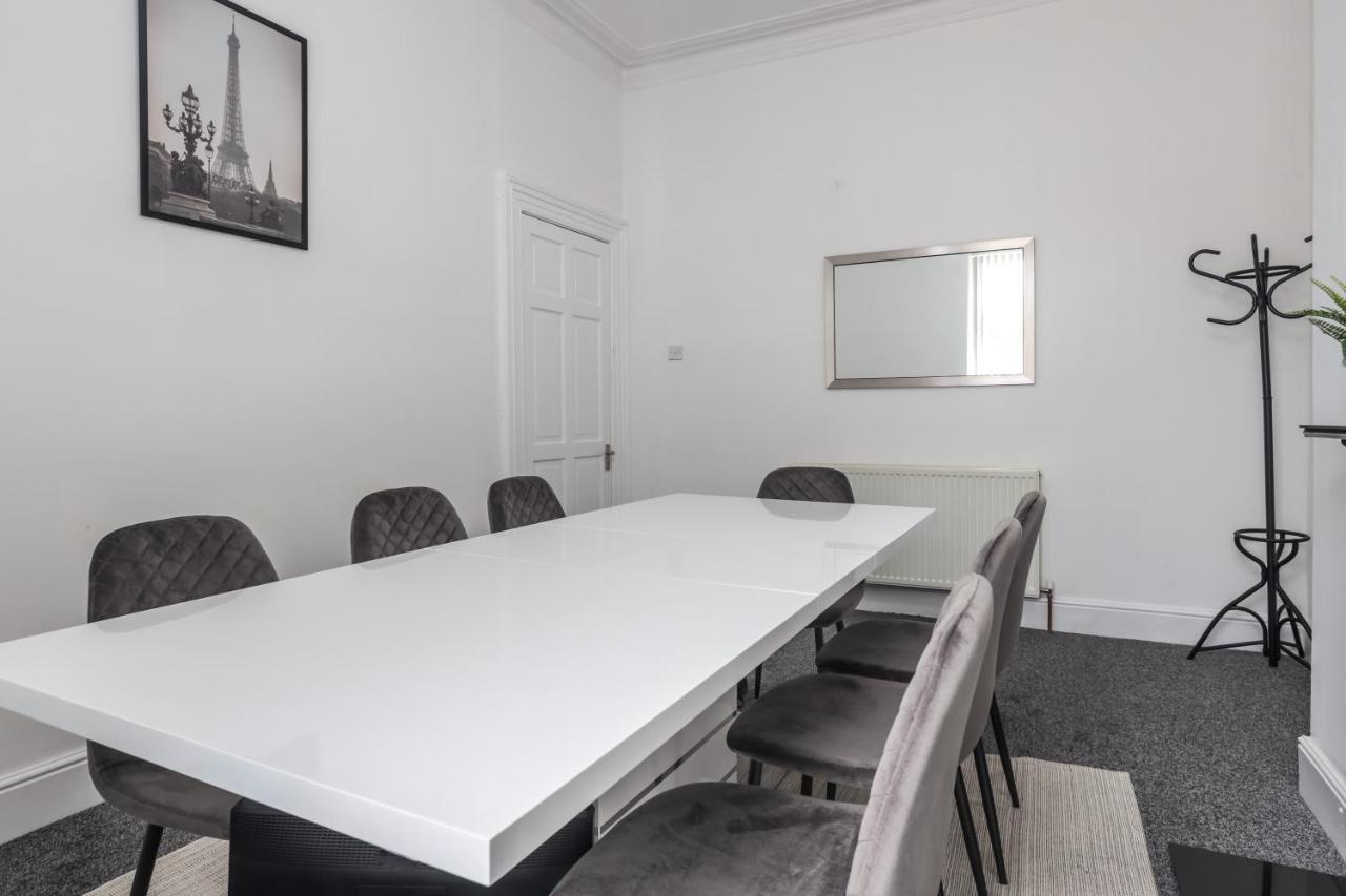 Spacious 4 Bed House In Birmingham, Suitable For Contractors Extérieur photo